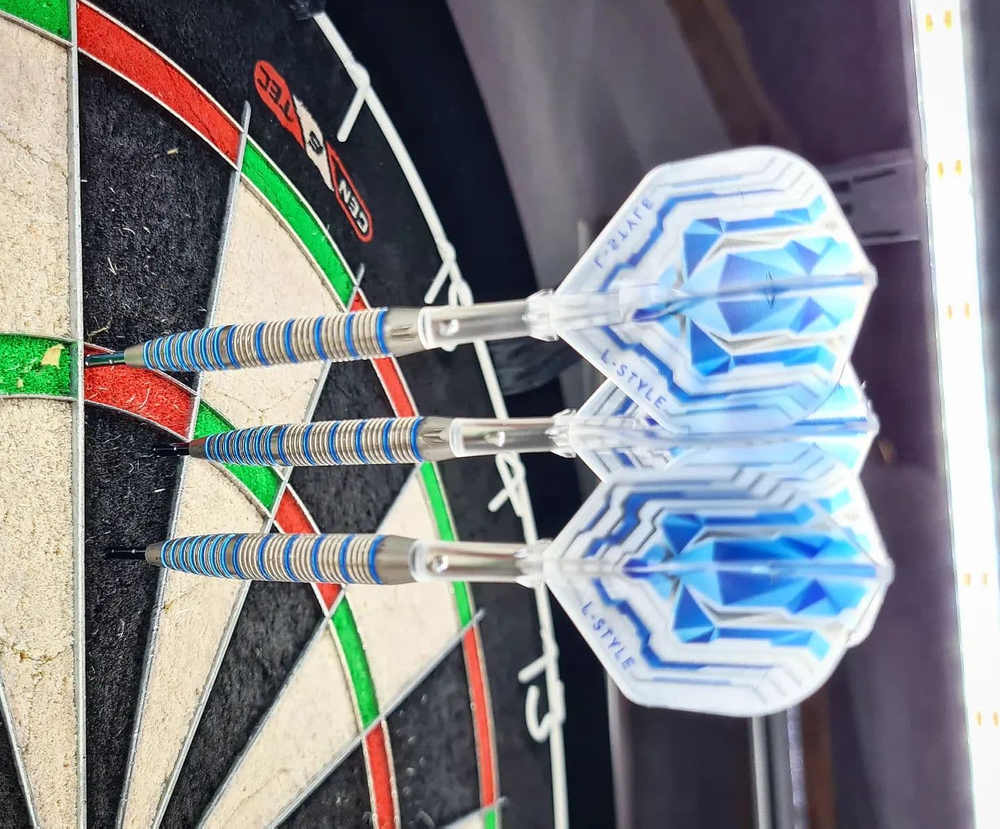Tried new old Darts yesterday. Worked well. targetdarts Orb No.2 with lstyleglobal Setup #dart #darts #steeldarts #dartshopchallenge #darts  #pdc #pdcdarts #bull #bullseye #bulldesabends #peterwright #winmau #reddragon #target #one80 #sapphiredarts #bullsdarts #180 #onehundreteighty #dartsetup #doubleout #triple20 #tops #blade6 dartoche.de dartshop.de dartshopper